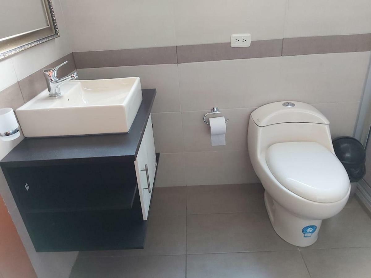 Hostal Tutamanda 2 Кіто Екстер'єр фото